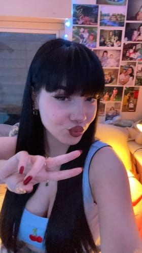 Emily OnlyFans צעירות 4